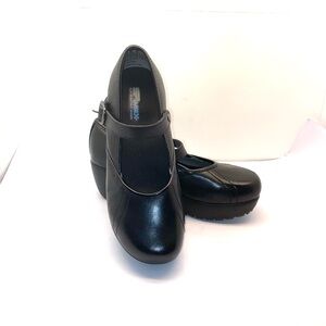 SRmax / Slip Resistant Black Mary Jane Style Shoes 💦 size 6